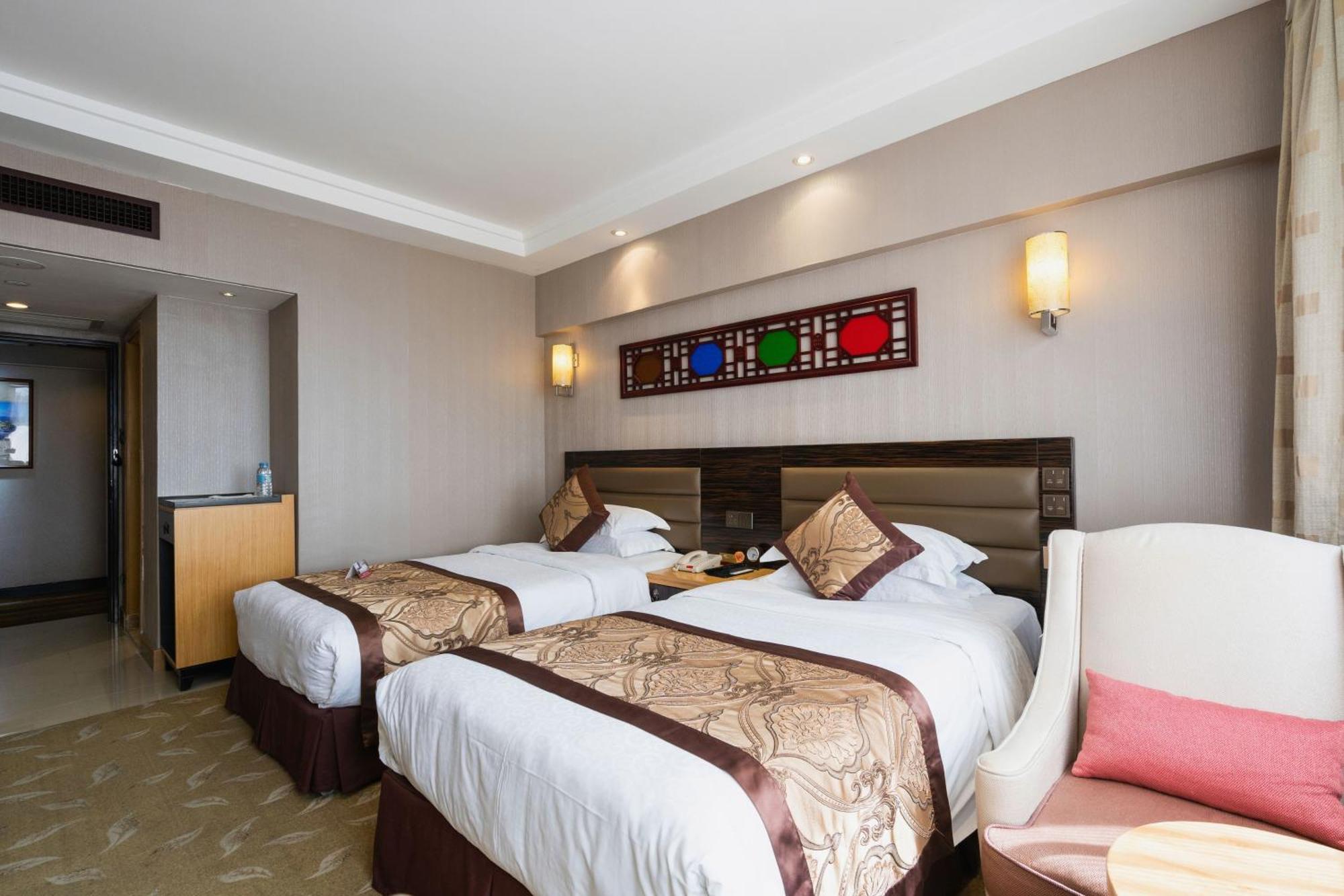 Hotel Landmark Canton Room photo
